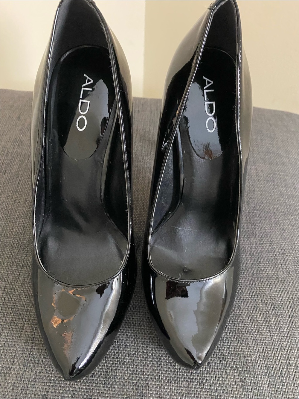 Aldo Black Patent Leather Closed Toe High Heels Size 6B Used